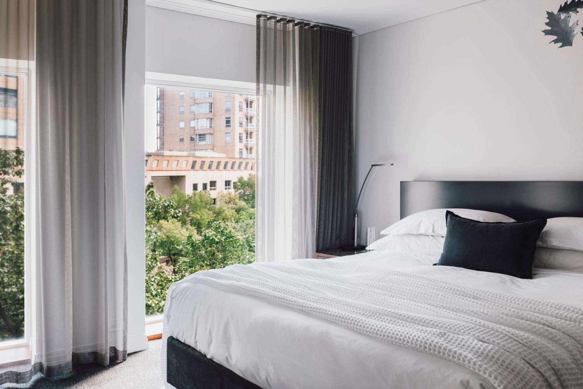 The Como Melbourne Dış mekan fotoğraf A bedroom