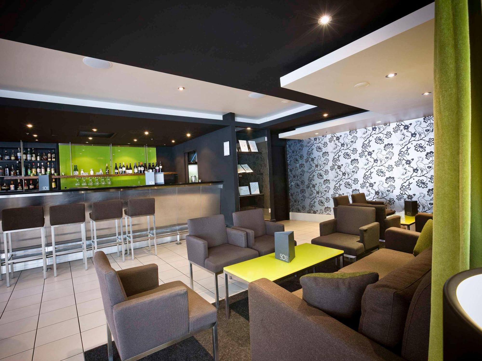 The Como Melbourne Dış mekan fotoğraf The lounge at the airport