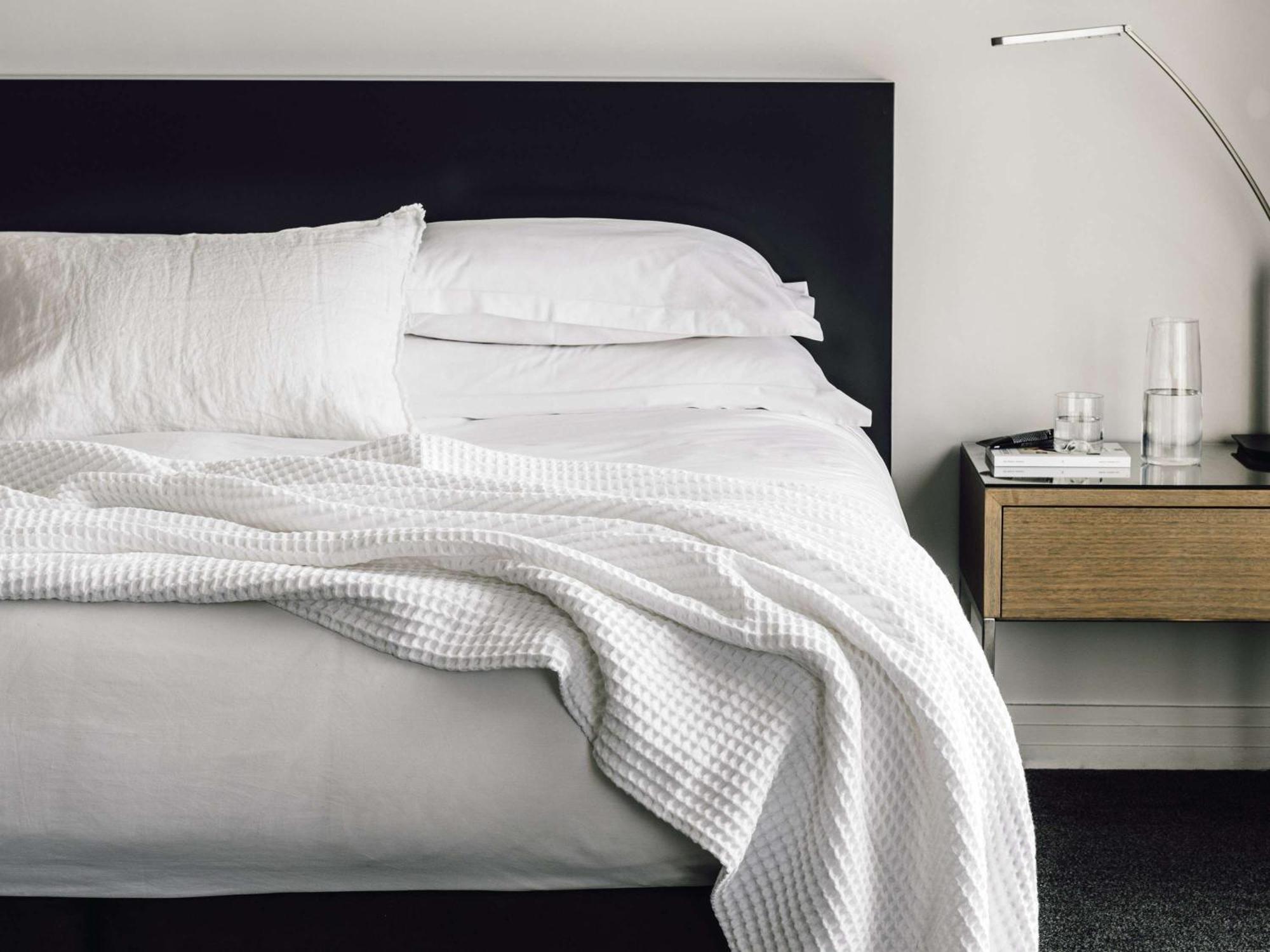 The Como Melbourne Dış mekan fotoğraf Waffle pique bed linen