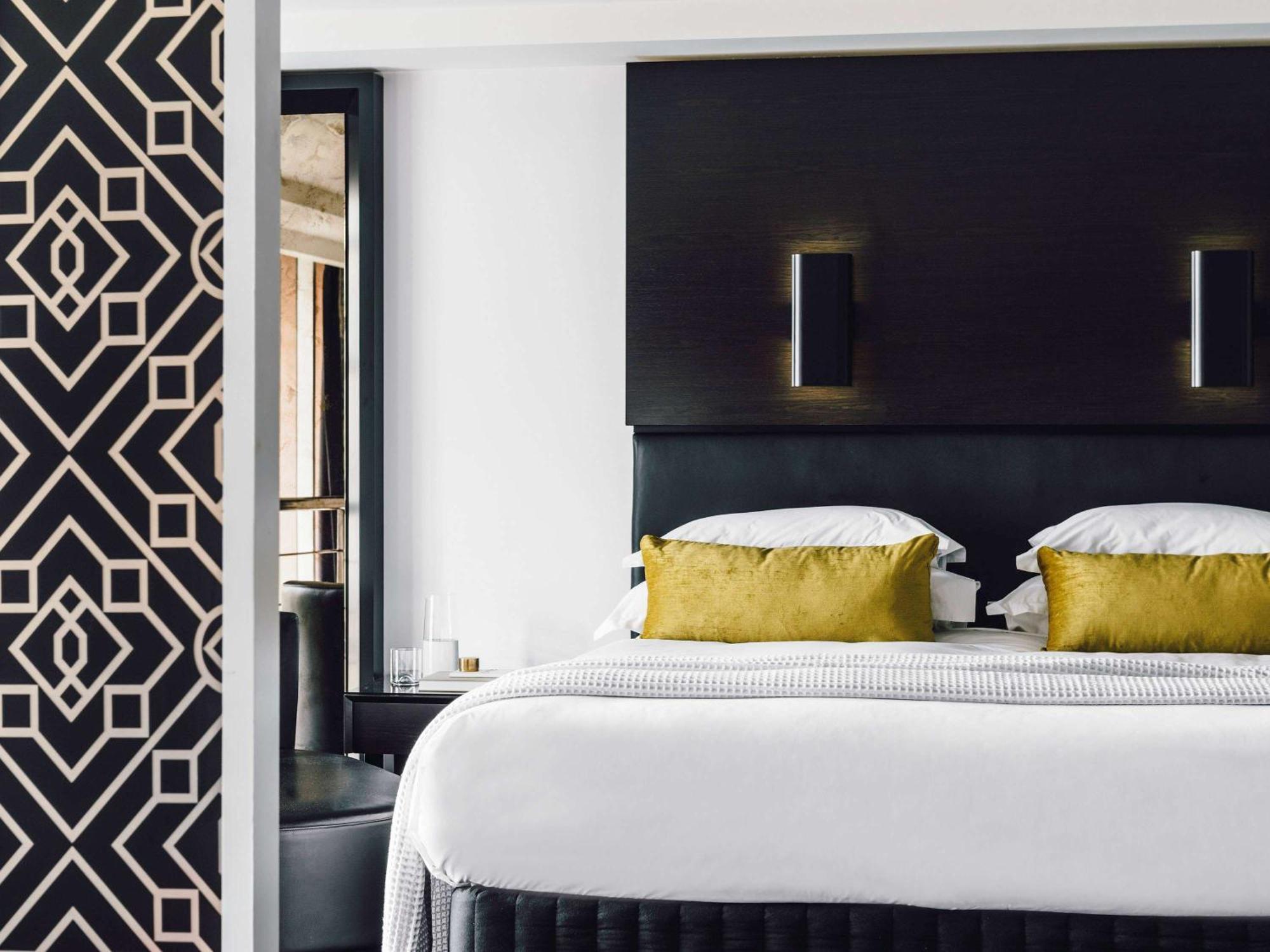 The Como Melbourne Dış mekan fotoğraf A bedroom at the hotel