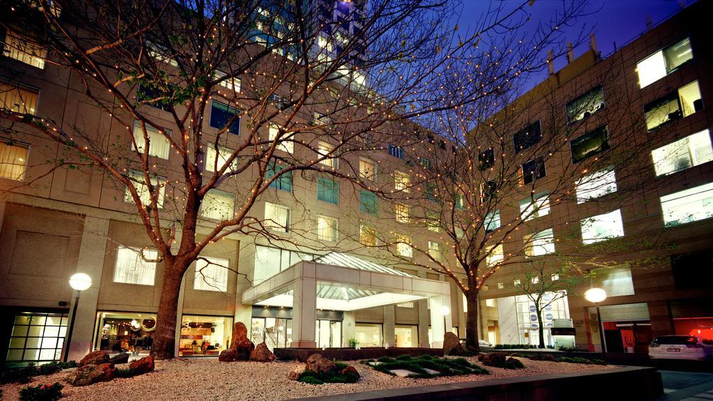 The Como Melbourne Dış mekan fotoğraf The courtyard at the Mayo Clinic in Rochester, Minnesota